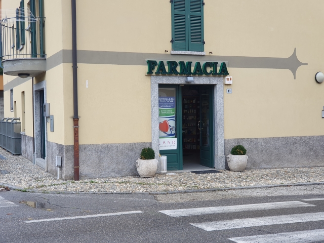 farmaciacastello_01.jpg (231 KB)