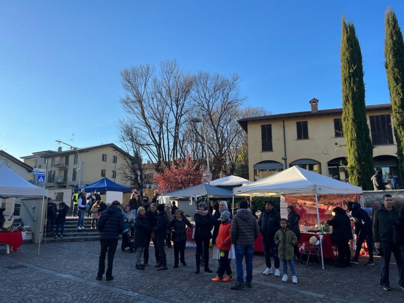 Bulciago__la_piazza_del_natale_7.jpg (121 KB)