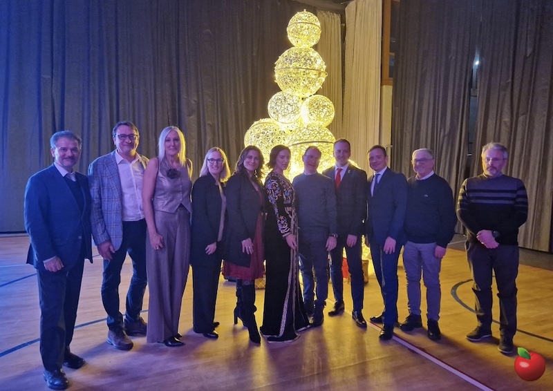 CV_charity_dinner7.jpg (169 KB)