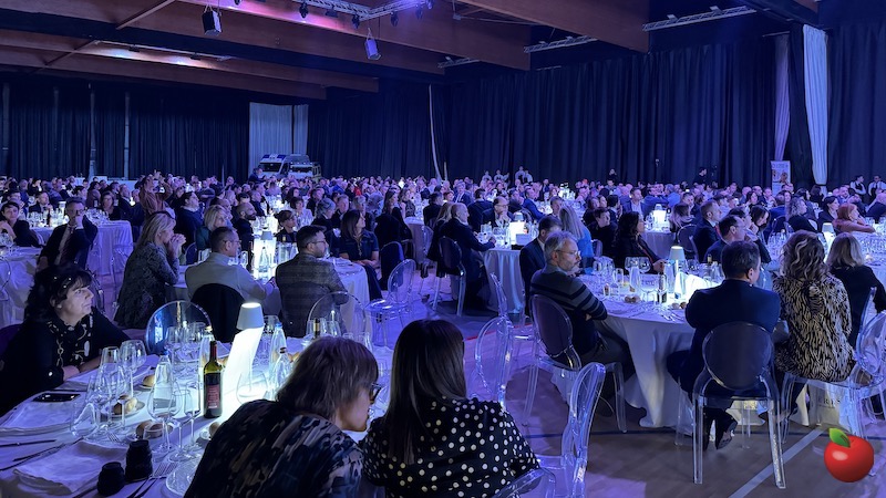 CV_charity_dinner9.JPG (151 KB)