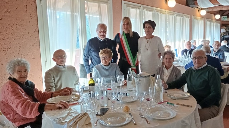 Cesana_pranzo_anziani00003.jpg (118 KB)