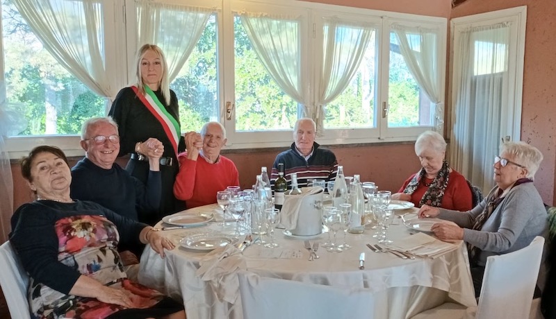 Cesana_pranzo_anziani00005.jpg (119 KB)