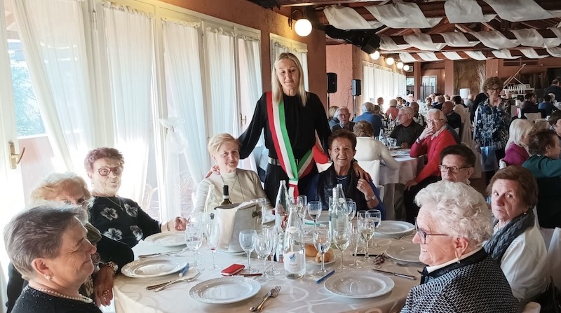 Cesana_pranzo_anziani00006.jpg (136 KB)