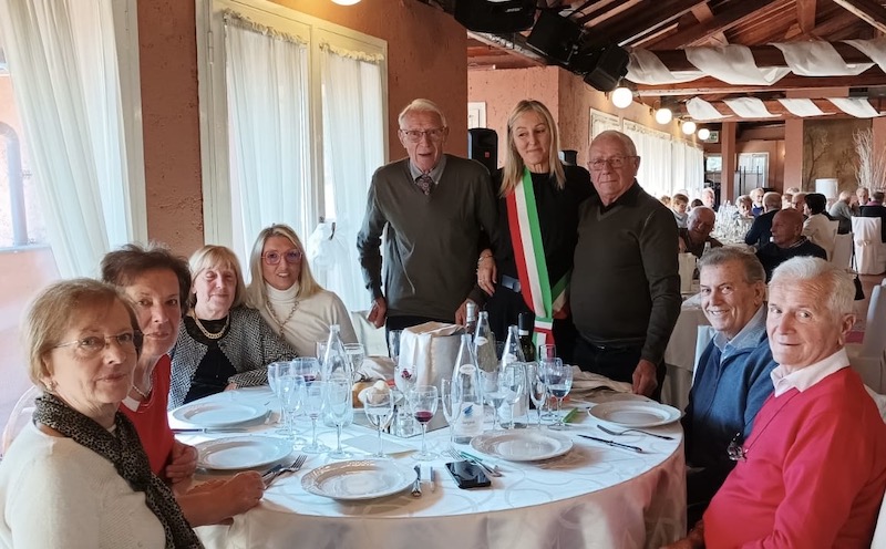 Cesana_pranzo_anziani00007.jpg (135 KB)