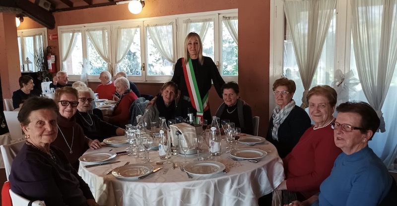 Cesana_pranzo_anziani00009.jpg (109 KB)