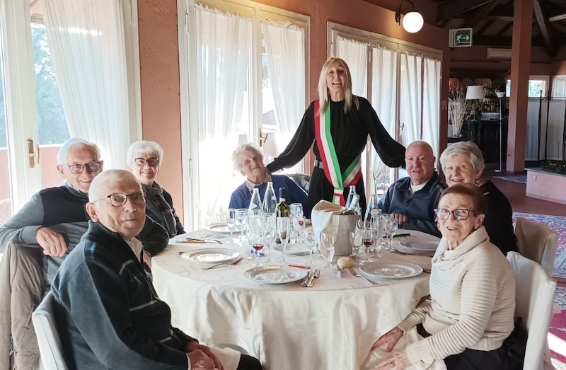 Cesana_pranzo_anziani00012.jpg (128 KB)
