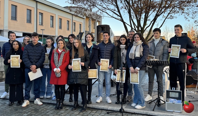 Nibionno_mercatini00011.JPG (192 KB)