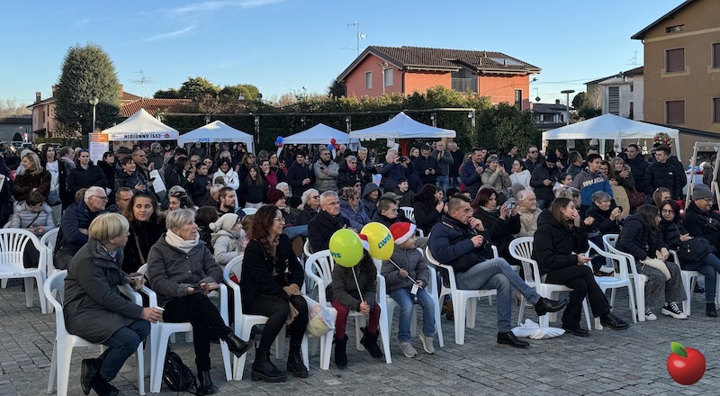 Nibionno_mercatini00013.JPG (156 KB)