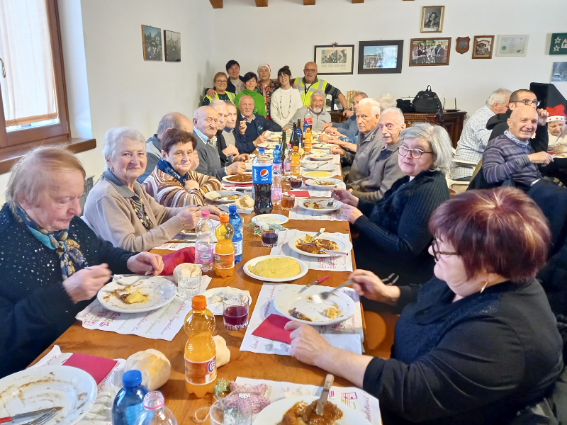 colle_brianza_pranzo_anziani_2_1_.jpg (316 KB)