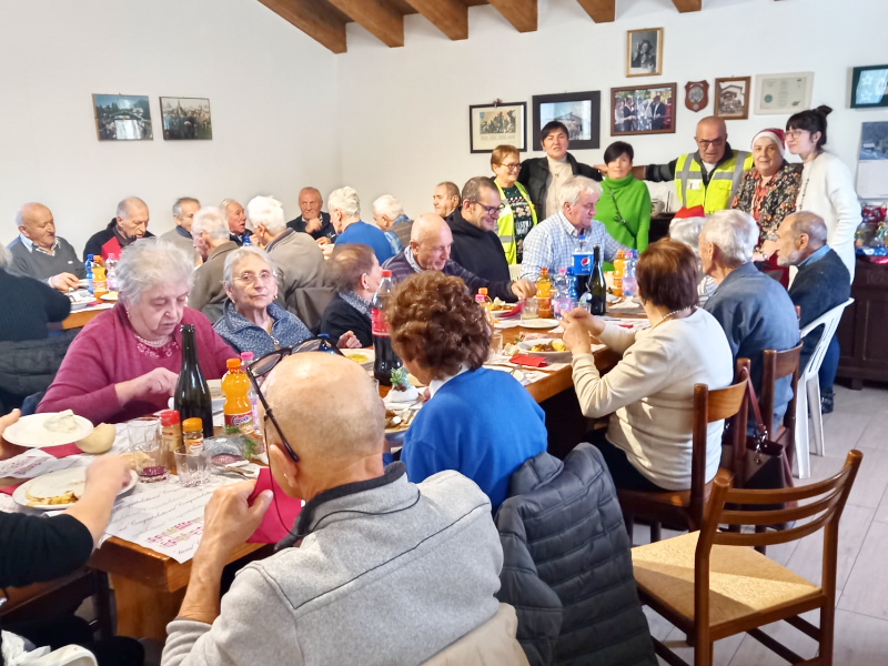 colle_brianza_pranzo_anziani_3_1_.jpg (292 KB)
