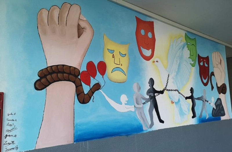 Barzan___murales_scuole_medie_3.jpg (78 KB)