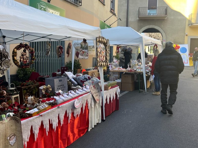 Missaglia__auguri_in_piazza_23_10.jpg (136 KB)