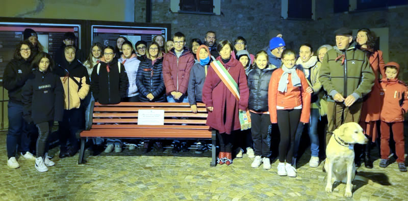 colle_brianza_panchina_rossa_4.jpg (95 KB)