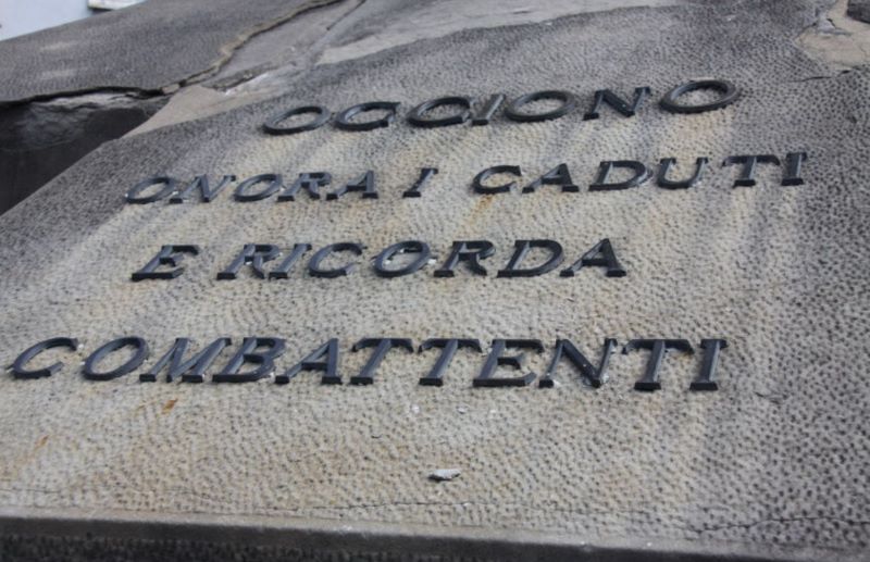 oggiono_monumento_caduti_2.jpg (85 KB)