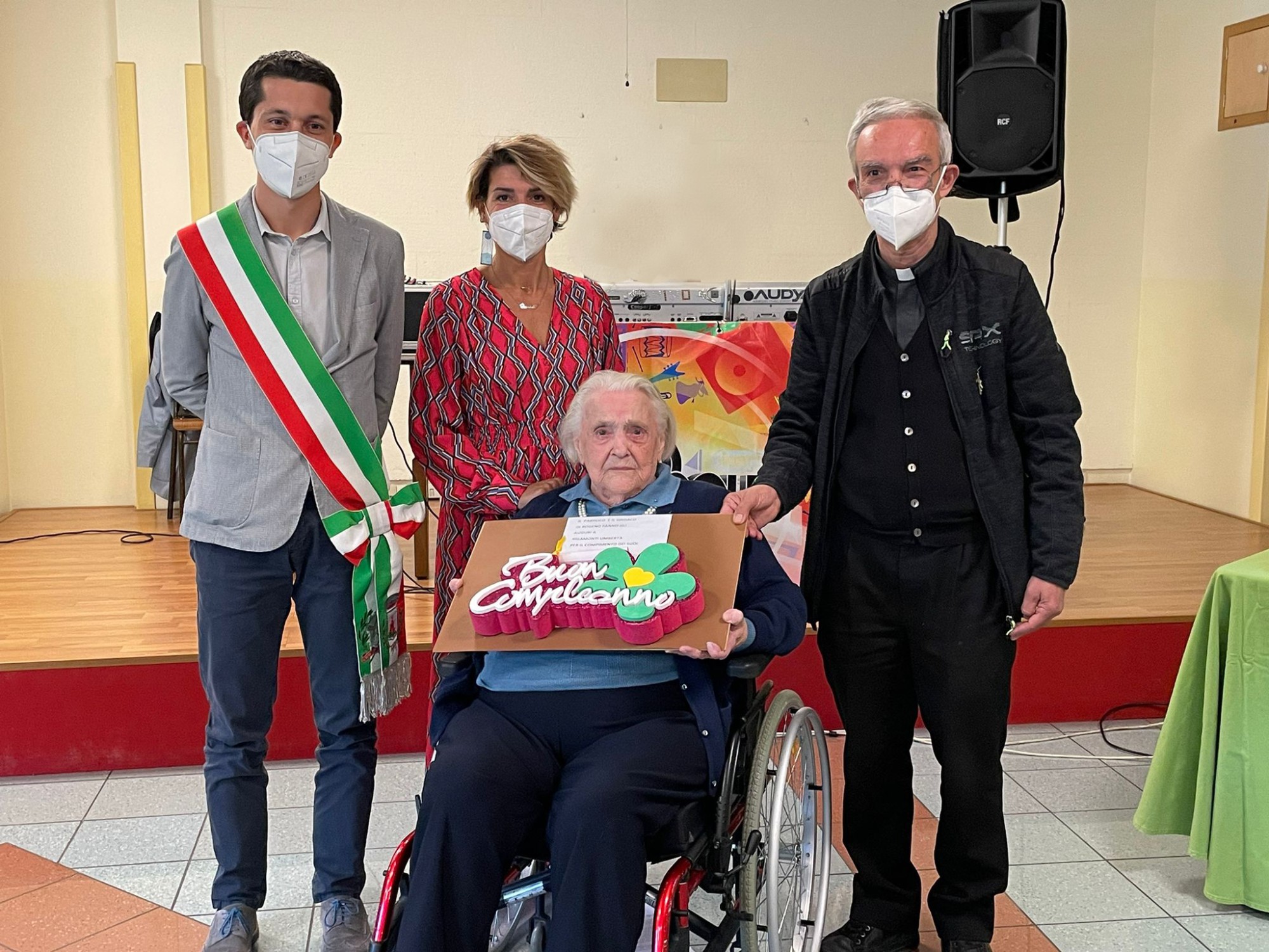 Con_sindaco,_direttrice,_parroco.jpeg (619 KB)