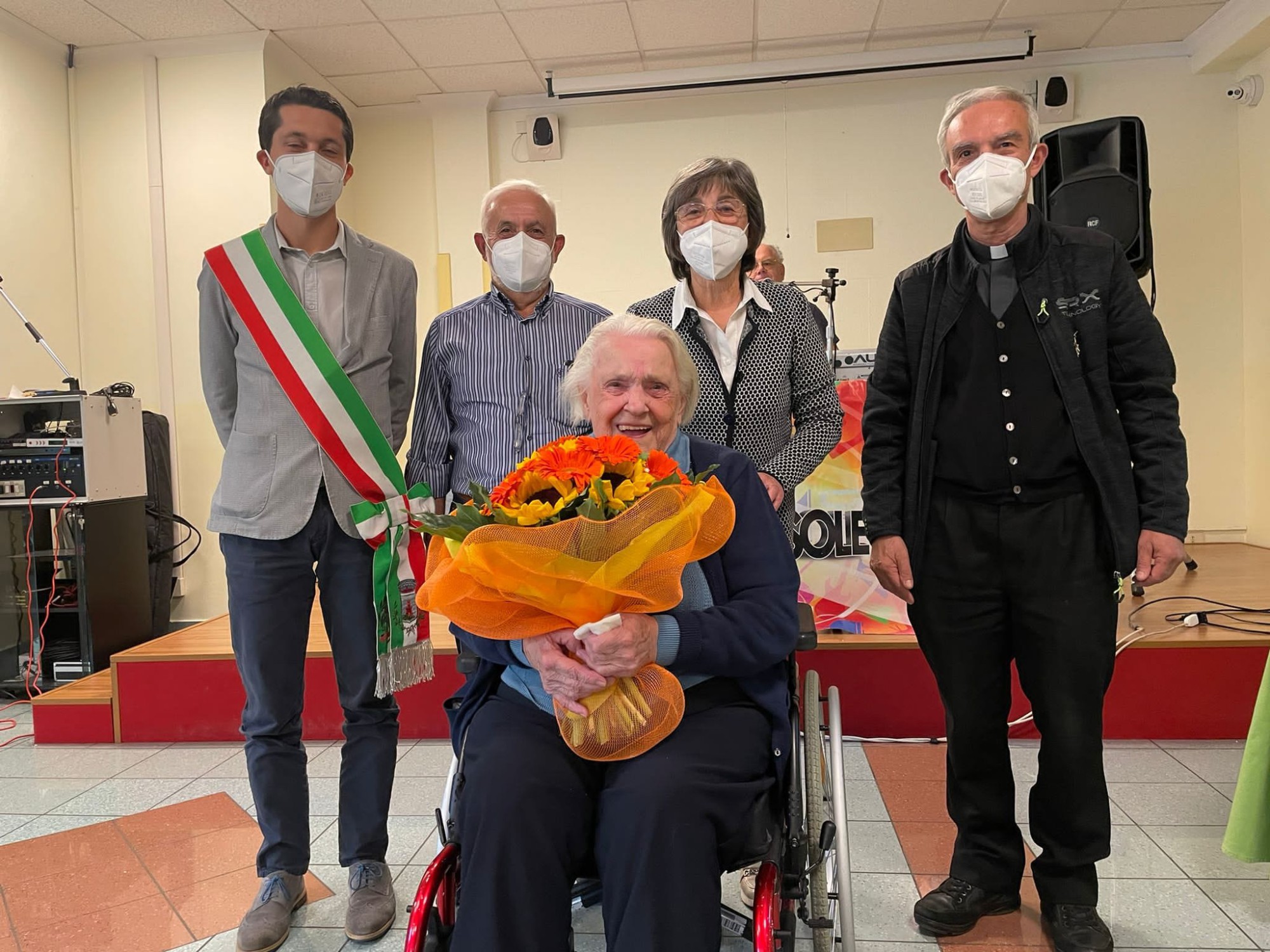 Con_sindaco,_genero,_figlia,_parroco.jpeg (535 KB)