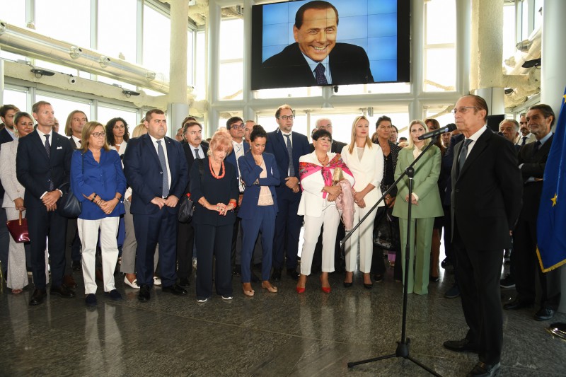 Berlusconi1.JPG (113 KB)