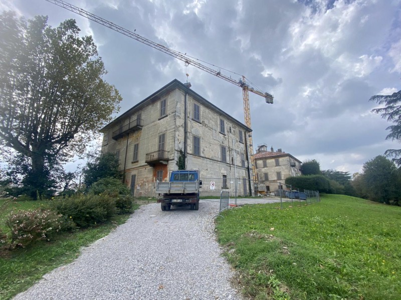 Lavori_Villa_Greppi.jpg (151 KB)