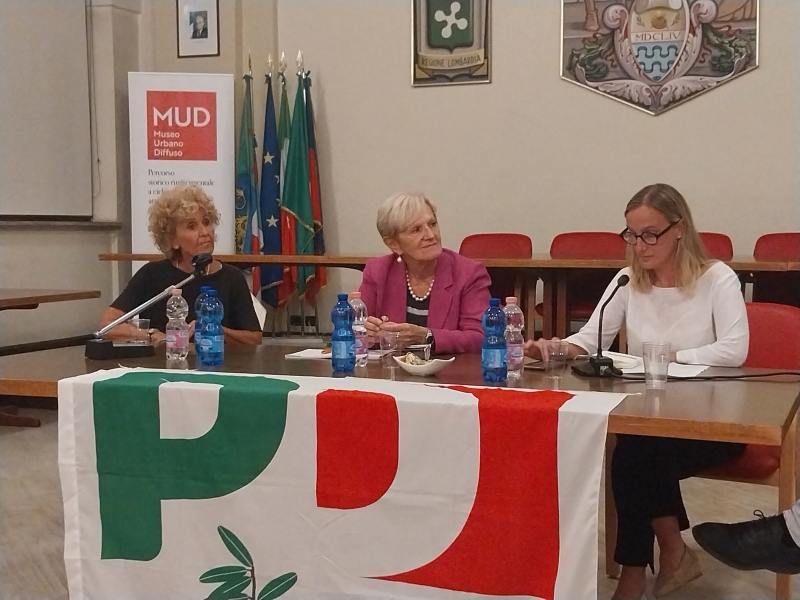 OGGIONO_LIVIA_TURCO_2.jpg (317 KB)