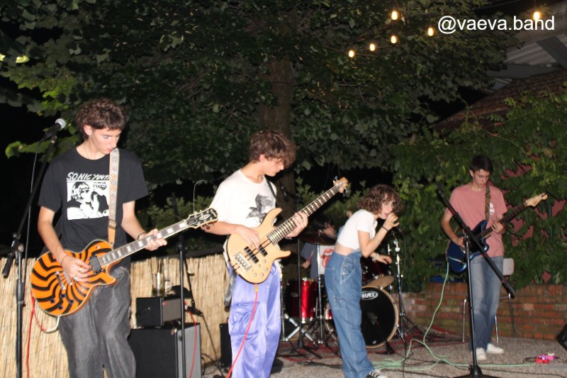 Vaeva_Band_-3.jpg (125 KB)