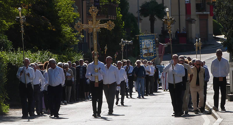 cortenuovaprocessione1.jpg (82 KB)
