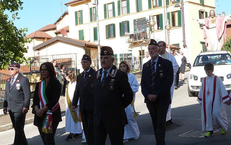 cortenuovaprocessione10.jpg (105 KB)