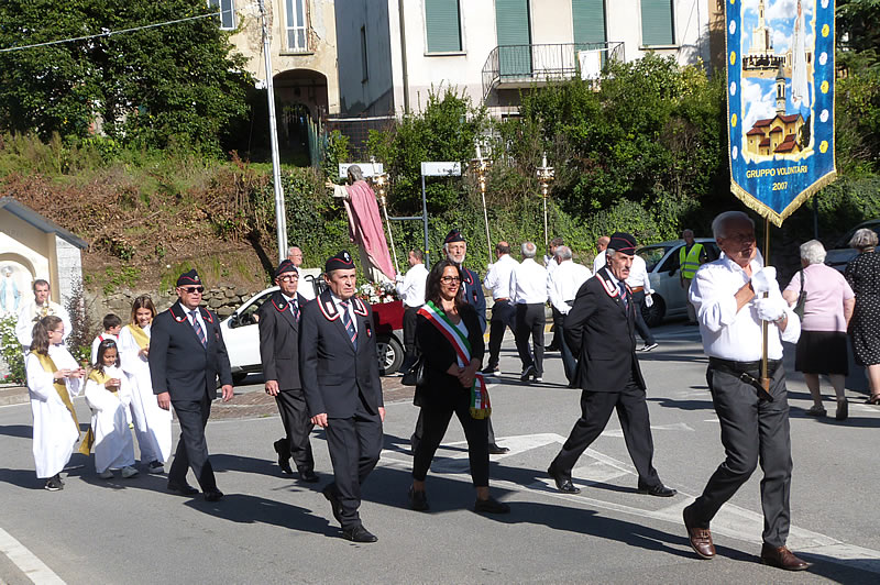 cortenuovaprocessione6.jpg (164 KB)