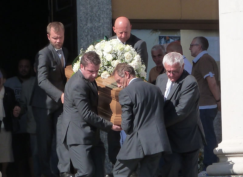 funerali_andrea1.jpg (69 KB)