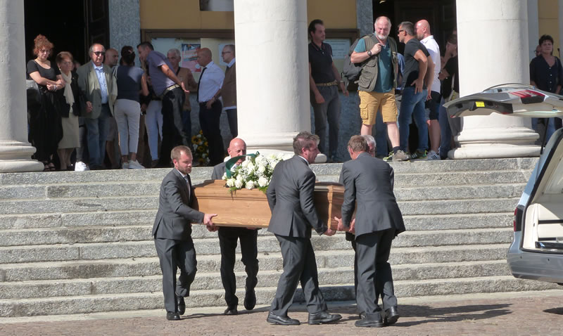 funerali_andrea3.jpg (99 KB)