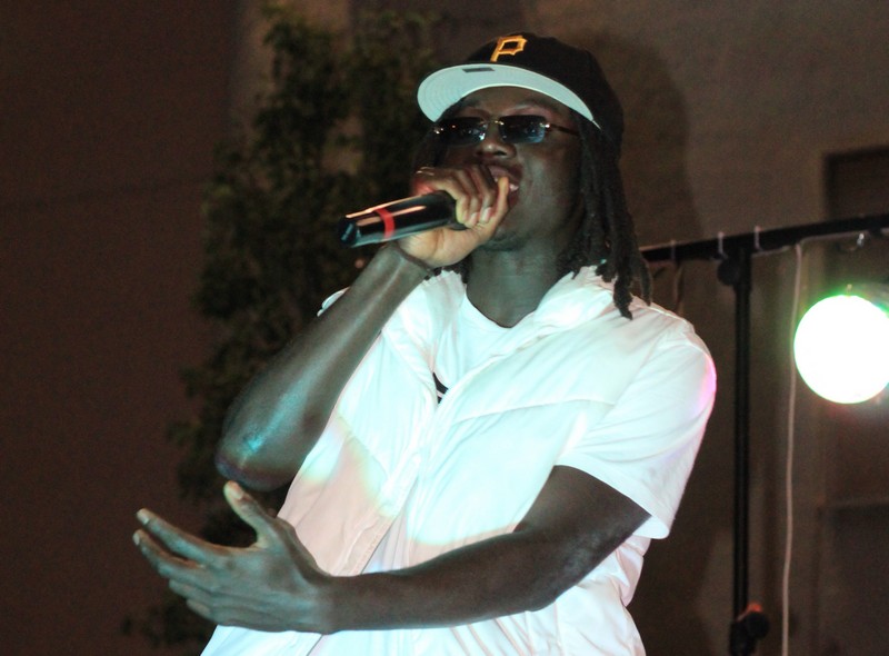 oggionohiphop3.jpg (81 KB)