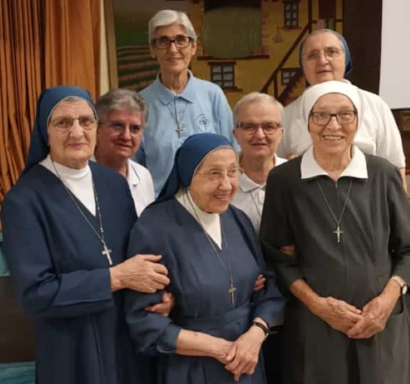 suoremissionariecasatenovo1.jpg (220 KB)