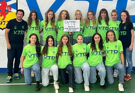 volleyteam.jpg (63 KB)