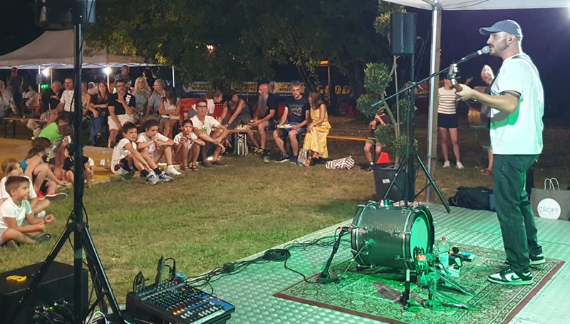 contrafesta2.jpg (104 KB)