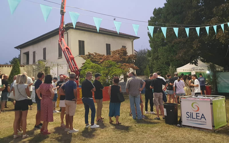 contrafesta3.jpg (83 KB)