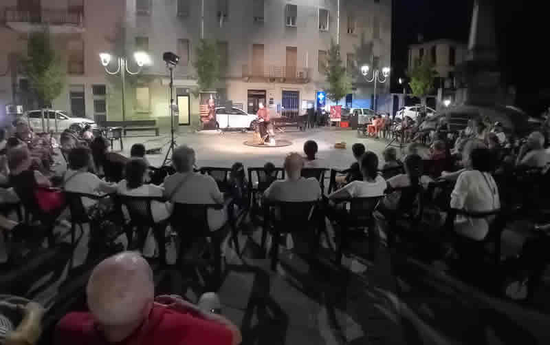 oggiono_spettacolo1.jpg (21 KB)