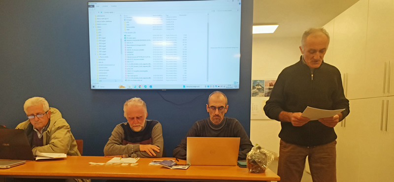 CaiAssembleaSoci1.jpg (80 KB)