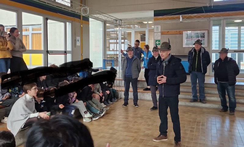 Nibionno_alpini_scuola00003.jpg (119 KB)