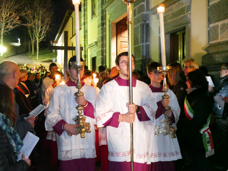 oggiono_delpini_via_crucis_1.jpg (582 KB)