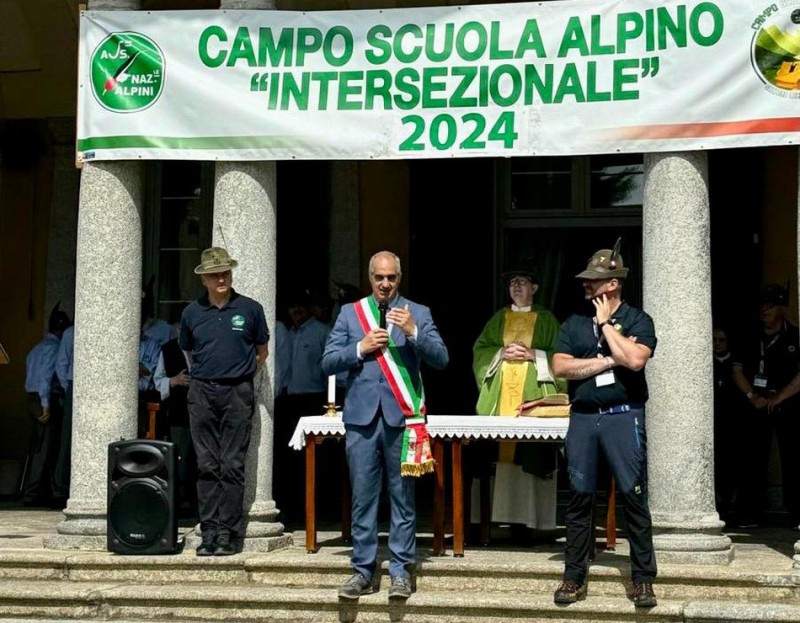 Al_microfono_Paolo_Redaelli.JPG (137 KB)