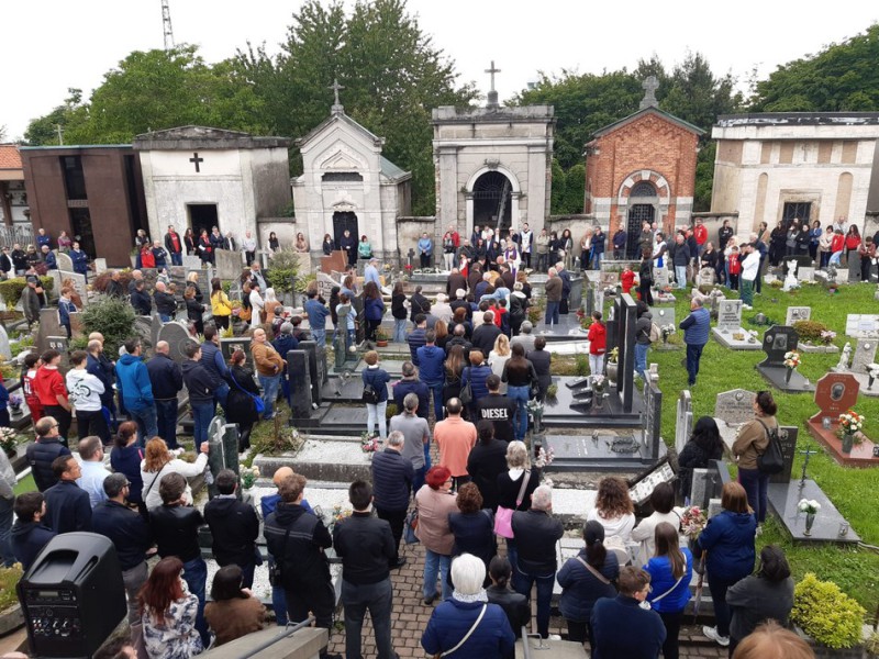 Funerali_Stefano_Magni_1_.JPG (168 KB)
