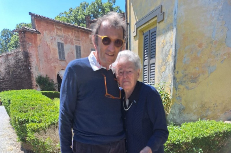 Sirtori__mercatino_due.JPG (102 KB)