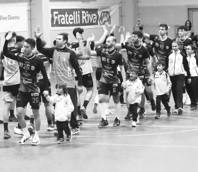 FOTO_SQUADRA.jpg (111 KB)