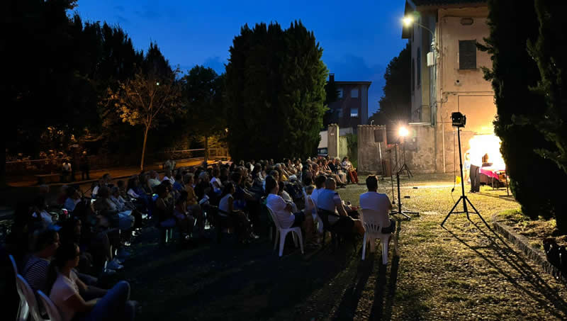 castello_teatro1.jpg (53 KB)