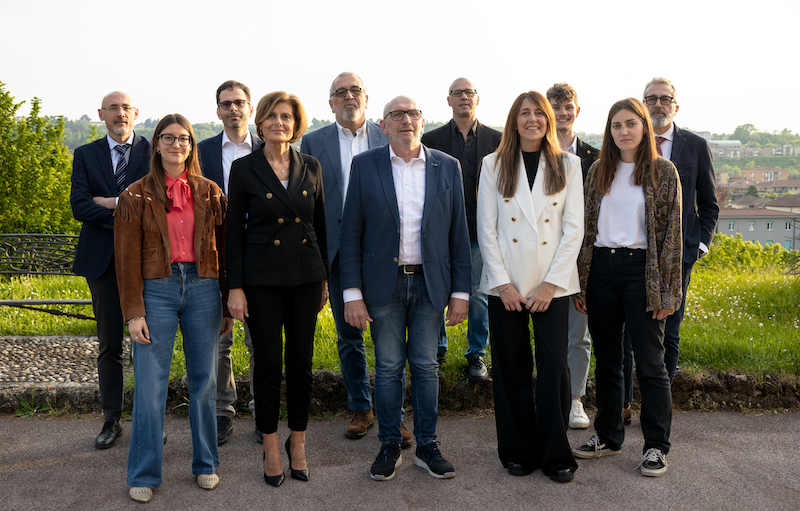 Sirone_UPS_12_gruppo.jpg (408 KB)