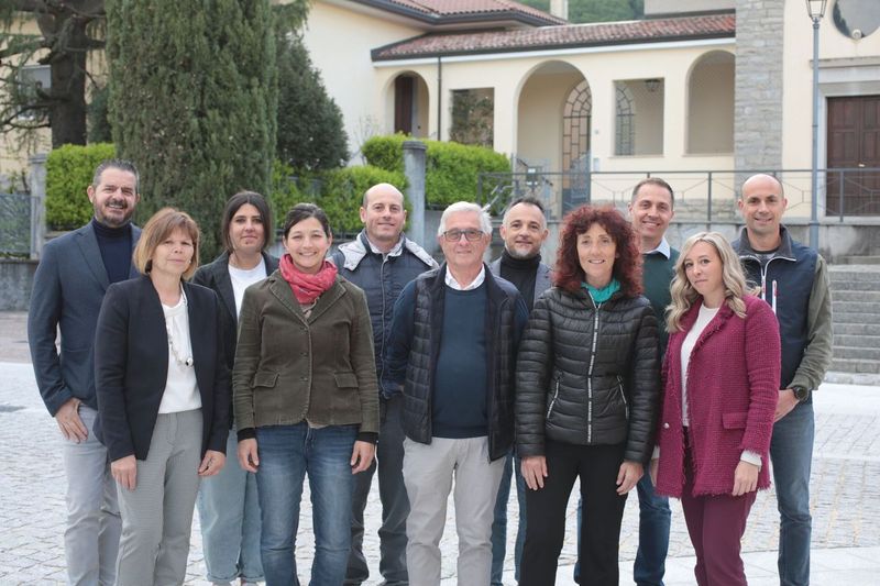 Suello_ICPS_12_gruppo.jpeg (83 KB)