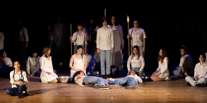 gandhi_noiantigone00003.jpg (105 KB)