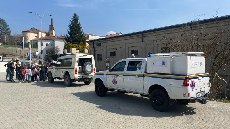 Bulciago__PC_scuole_elementari.JPG (100 KB)