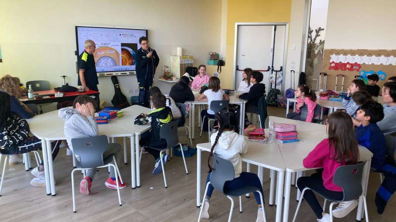 Bulciago__PC_scuole_elementari_3.JPG (97 KB)
