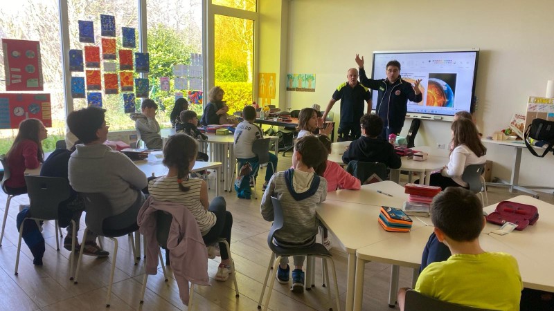 Bulciago__PC_scuole_elementari_4.JPG (102 KB)