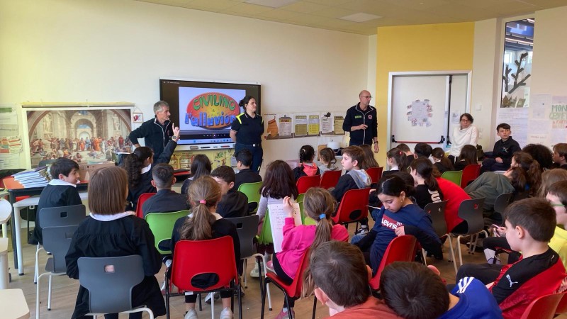 Bulciago__PC_scuole_elementari_5.JPG (97 KB)